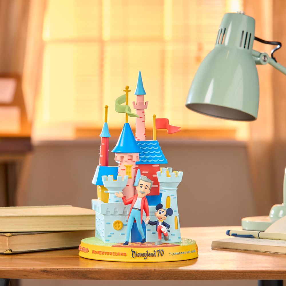 Figura Walt Disney y Mickey en el Castillo de la Bella Durmiente 70º aniversario – Disneyland