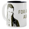 Taza de café bicolor Loki con arte lineal del personaje
