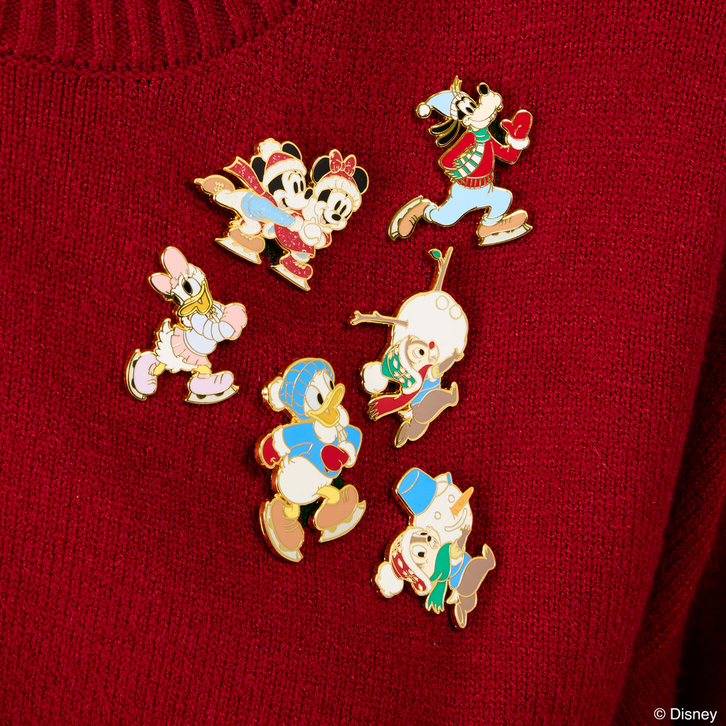 Pin sorpresa navideño Mickey y sus amigos patinando sobre hielo